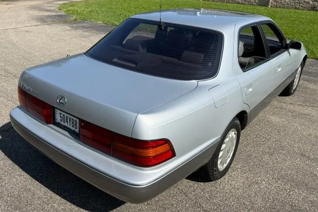 1990 Lexus LS400 in Silvermist Metallic