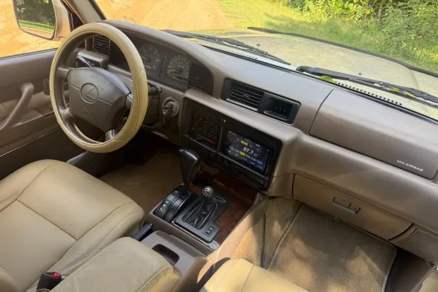 1997 Lexus LX450 interior dashboard view