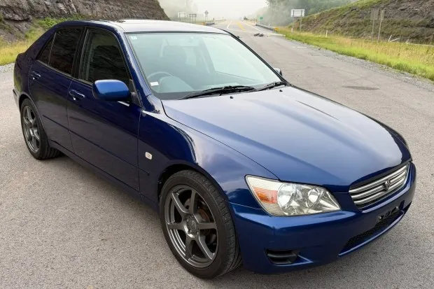 2000 Toyota Altezza AS200 in blue