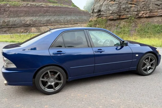 2000 Toyota Altezza in Spectra Blue Mica