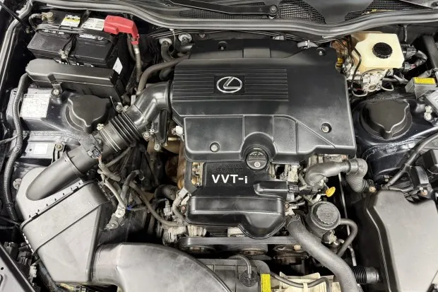 2001 Lexus GS300 engine bay view.