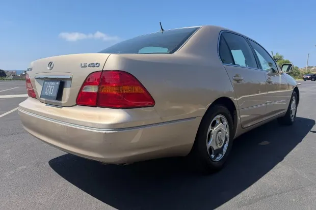 2002 Lexus LS430 in parking lot