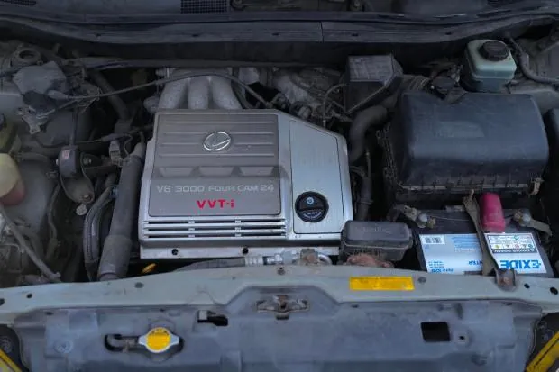 2002 Lexus RX300 engine bay