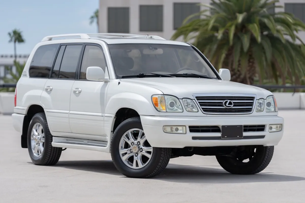 Explore the Timeless Luxury of the 2003 Lexus LX470