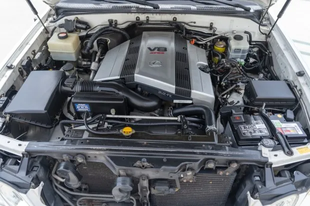 2003 Lexus LX470 engine bay