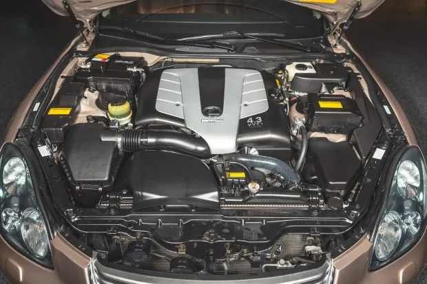 Engine bay of 2003 Lexus SC430