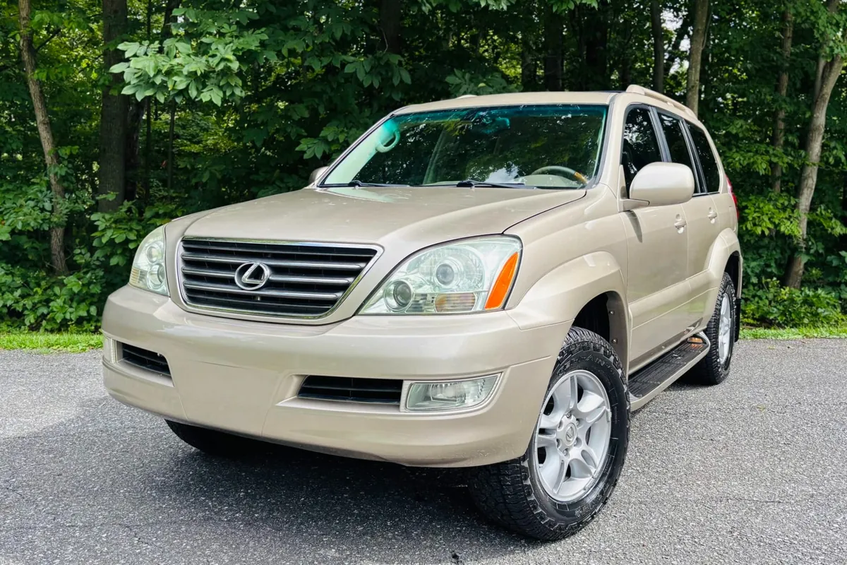 Explore the Luxurious 2004 Lexus GX470: A Timeless SUV