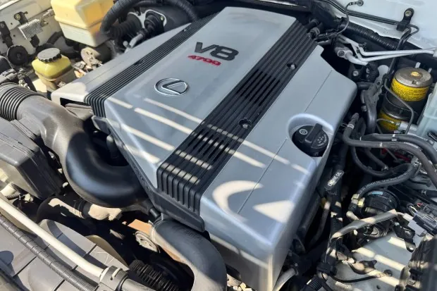 2004 Lexus LX470 engine bay