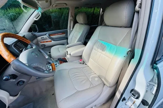 Interior of 2004 Lexus LX470 with leather seats.
