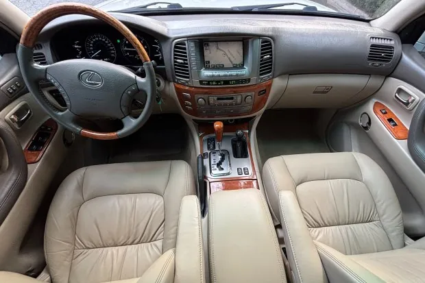 Interior of 2004 Lexus LX470 with leather seats.