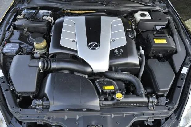 Engine bay of 2005 Lexus SC430
