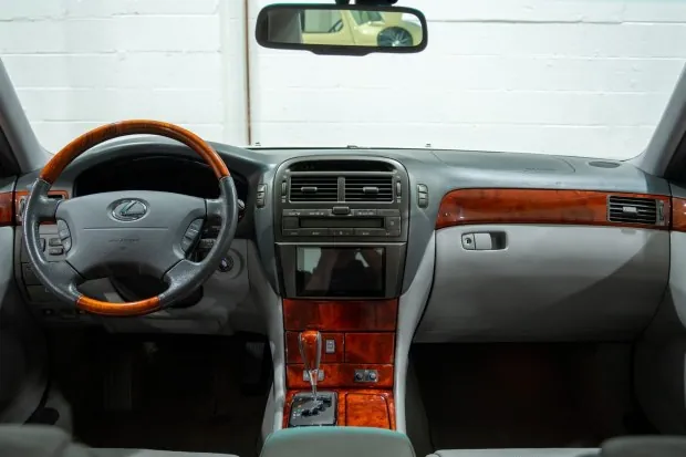Interior of 2006 Lexus LS430 dashboard