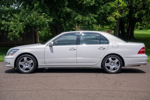 Side view of 2006 Lexus LS430 in Moonlight Pearl