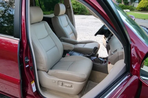 Front seats of 2008 Lexus GX470 in Ivory leather.