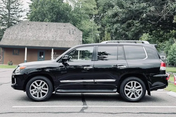2013 Lexus LX570 in Black Onyx