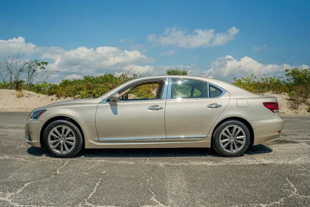 2015 Lexus LS460 in Satin Cashmere Metallic