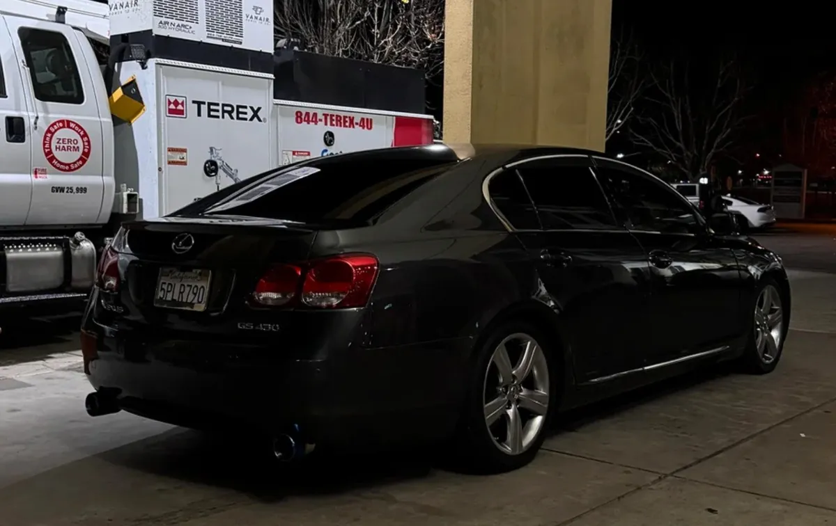 Black Lexus GS 430 parked at night.