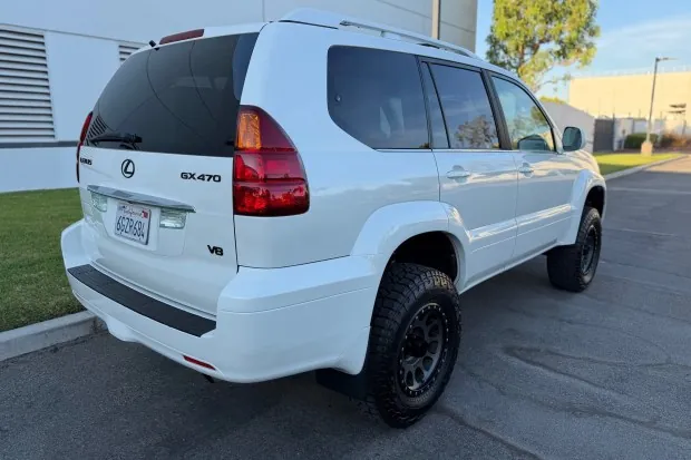 2005 Lexus GX470 parked outdoors.